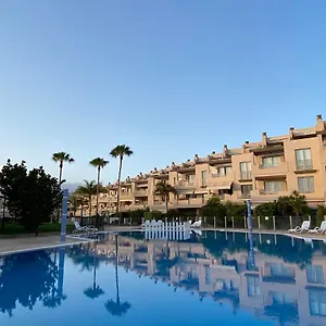 tejita-by-the-pool-2min-walk-to-sea.tenerifehoteles.net/